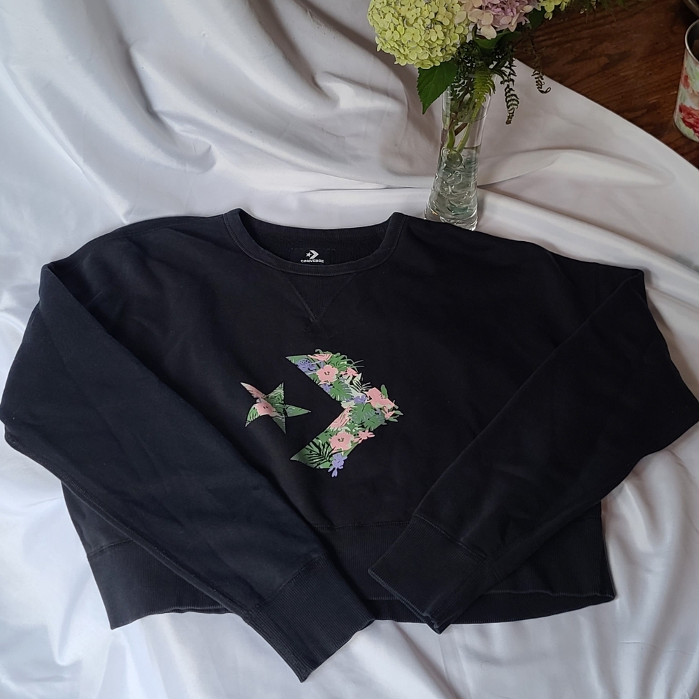 Converse Crewneck Cropped Sweater - size M